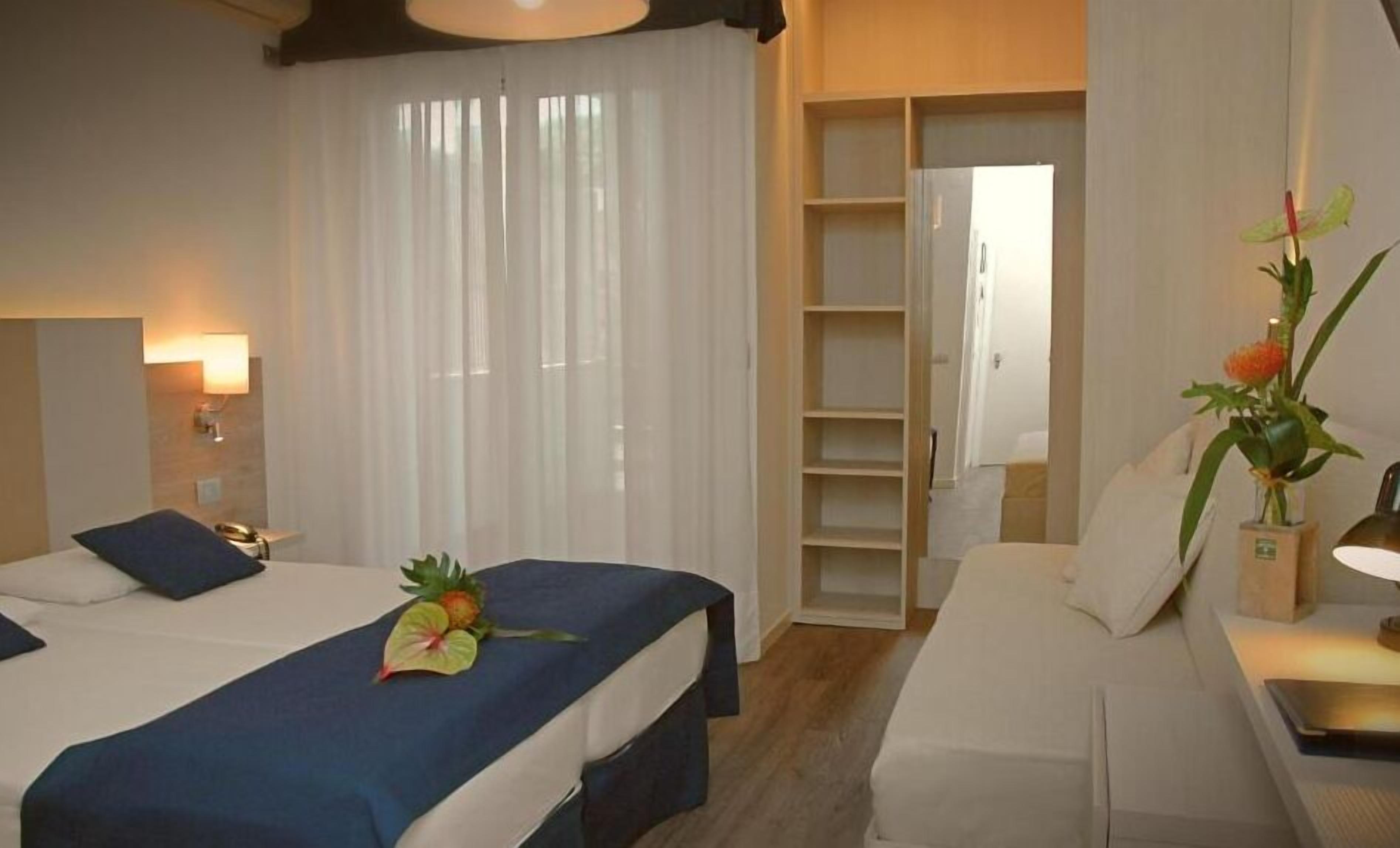 Minibar, in-room safe, desk, free WiFi