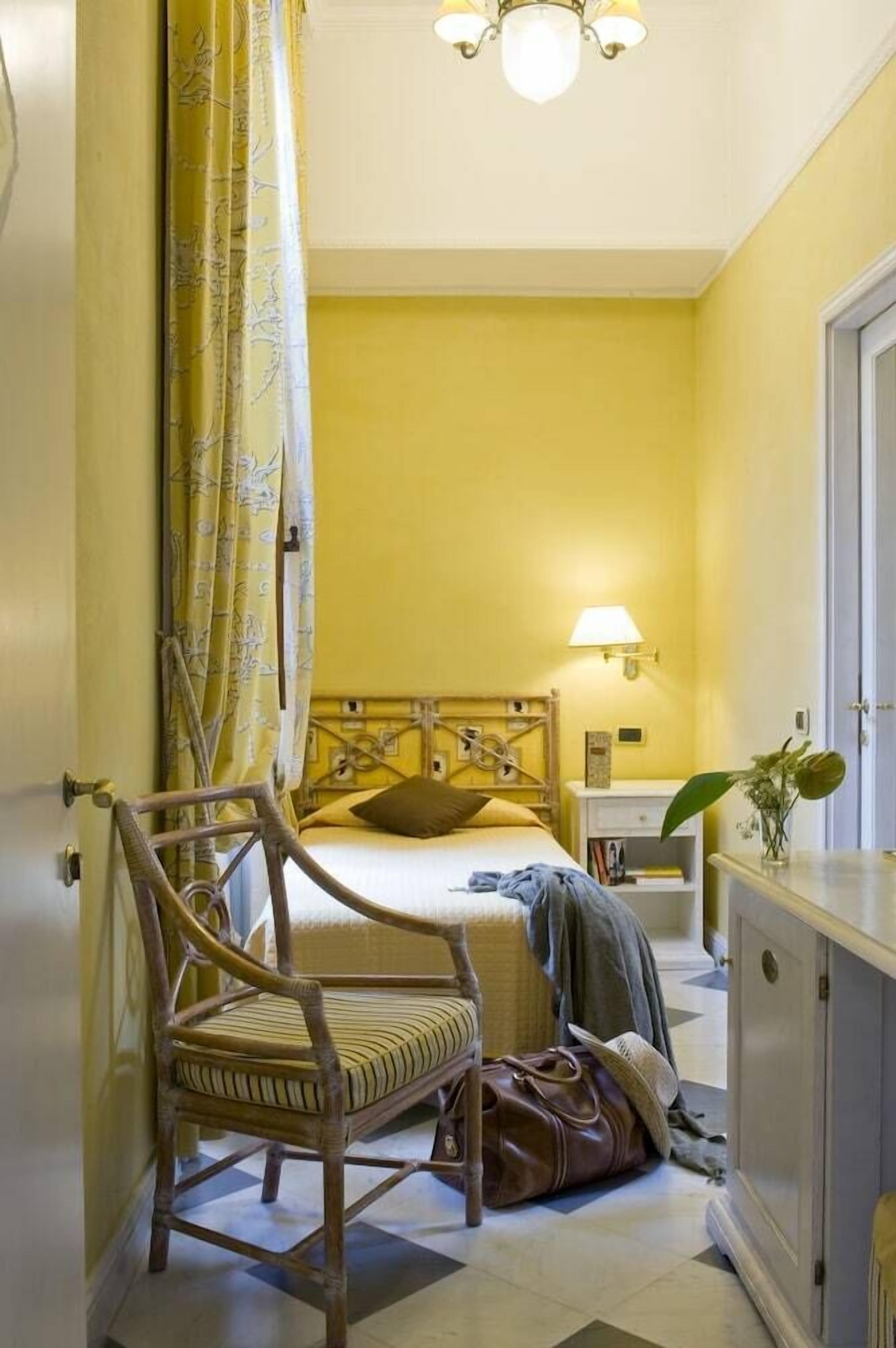 Minibar, in-room safe, desk, free WiFi
