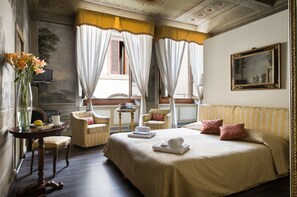 Superior Double Room | Minibar, in-room safe, desk, free WiFi - Residenza Castiglioni (Florence)