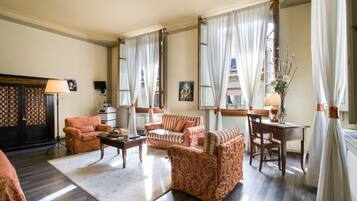 Junior-Suite | Wohnbereich | LCD-Fernseher