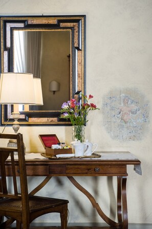 Interior detail - Residenza Castiglioni (Florence)