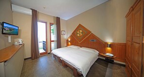 Habitación panorámica doble, balcón, vistas al lago | Caja fuerte, cortinas opacas, wifi gratis