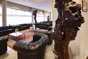 Desk, laptop workspace, soundproofing, free WiFi