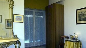 迷你吧、房內夾萬、書桌、熨斗/熨衫板