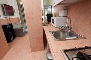 Sviitti (Raffaello) | Yksityinen keittiö | Jääkaappi, kahvin-/teenkeitin