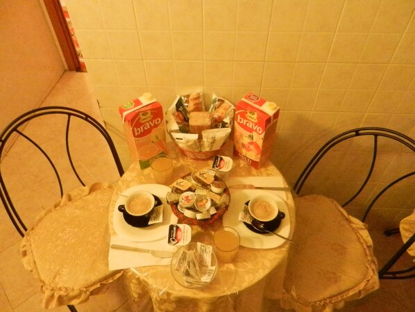 Free breakfast - 59 Steps Trevi (Rome)