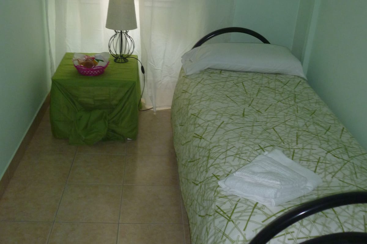 Single Room | Minibar, in-room safe, desk, iron/ironing board
