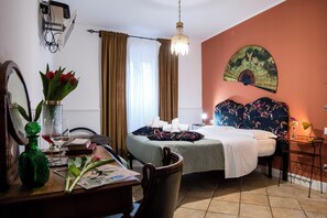 Comfort Triple Room, Ground Floor | Minibar, in-room safe, individually decorated, individually furnished - Colosseum B (Rome)