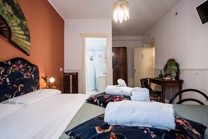 Minibar, in-room safe, individually decorated, individually furnished - Colosseum B (Rome)