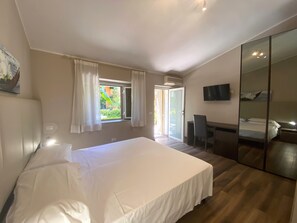 Standard Double Room, 1 Queen Bed | Desk, laptop workspace, iron/ironing board, free WiFi - Antica Locanda Palmieri (Rome)