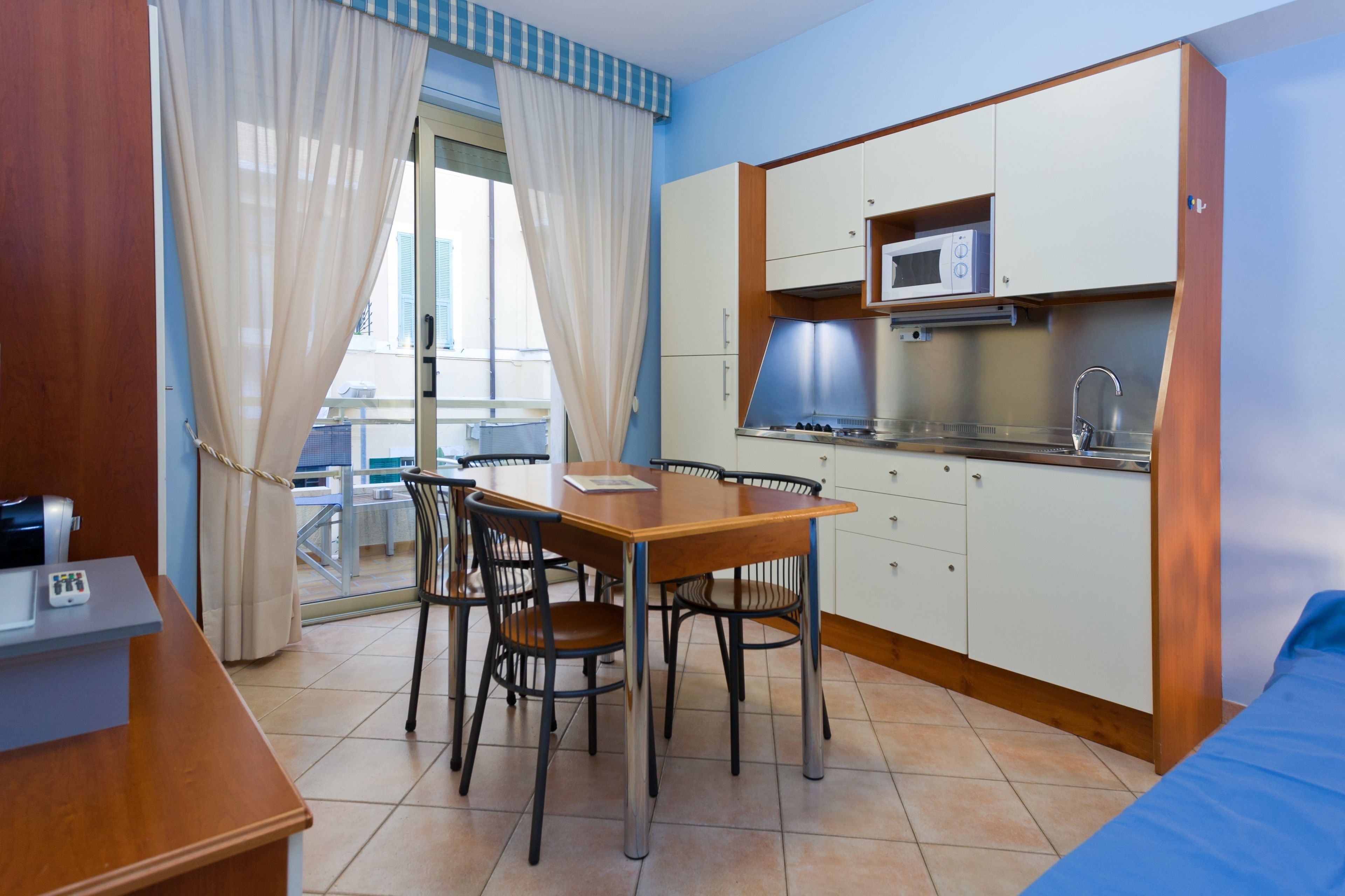 Superior-Apartment, 1 Schlafzimmer, Kochnische | Eigene Kochnische | Großer Kühlschrank, Mikrowelle, Herdplatte, Espressomaschine