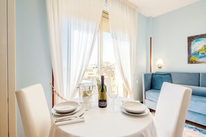 Superior Apartment, 2 Bedrooms, Kitchenette, Ocean View | Bathroom | Rainfall showerhead, free toiletries, hair dryer, slippers - Residence dei Due Porti (Sanremo)