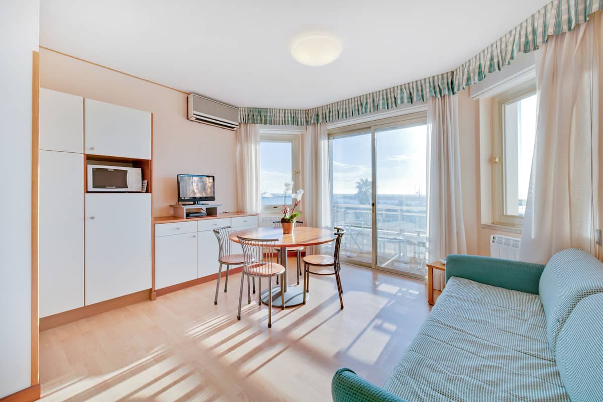 Panoramic Double or Twin Room, Kitchenette, Sea View | Living area | 32-inch TV with satellite channels