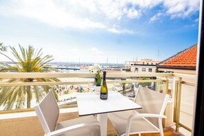 Panoramic Double or Twin Room, Kitchenette, Sea View | Beach/ocean view - Residence dei Due Porti (Sanremo)
