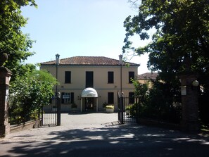 Exterior - Hotel Villa Regina (Ferrara)