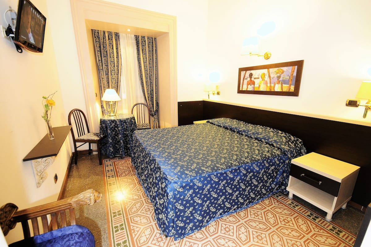 Standard Double Room Single Use, 1 Double Bed | Desk, blackout drapes, soundproofing, cribs (surcharge)