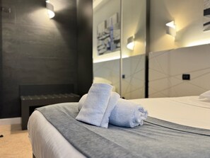 Habitación individual Confort | Caja fuerte, escritorio, cortinas opacas y sistema de insonorización