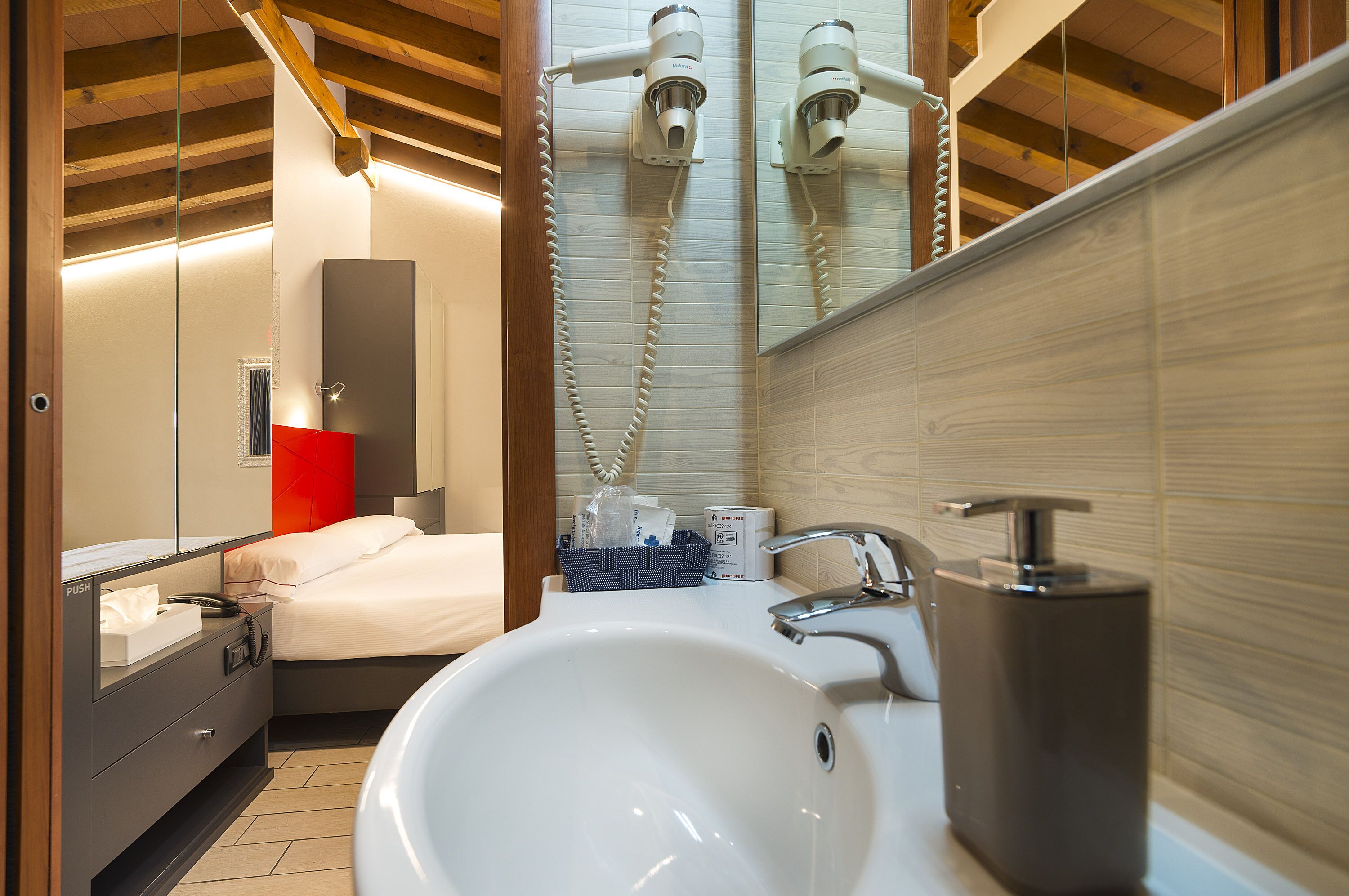 double room, 1 double bed, annex building | 1 bedroom, in-room safe, desk, blackout curtains