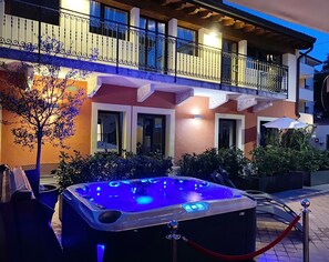Outdoor spa tub - Albergo Fontana (Verona)