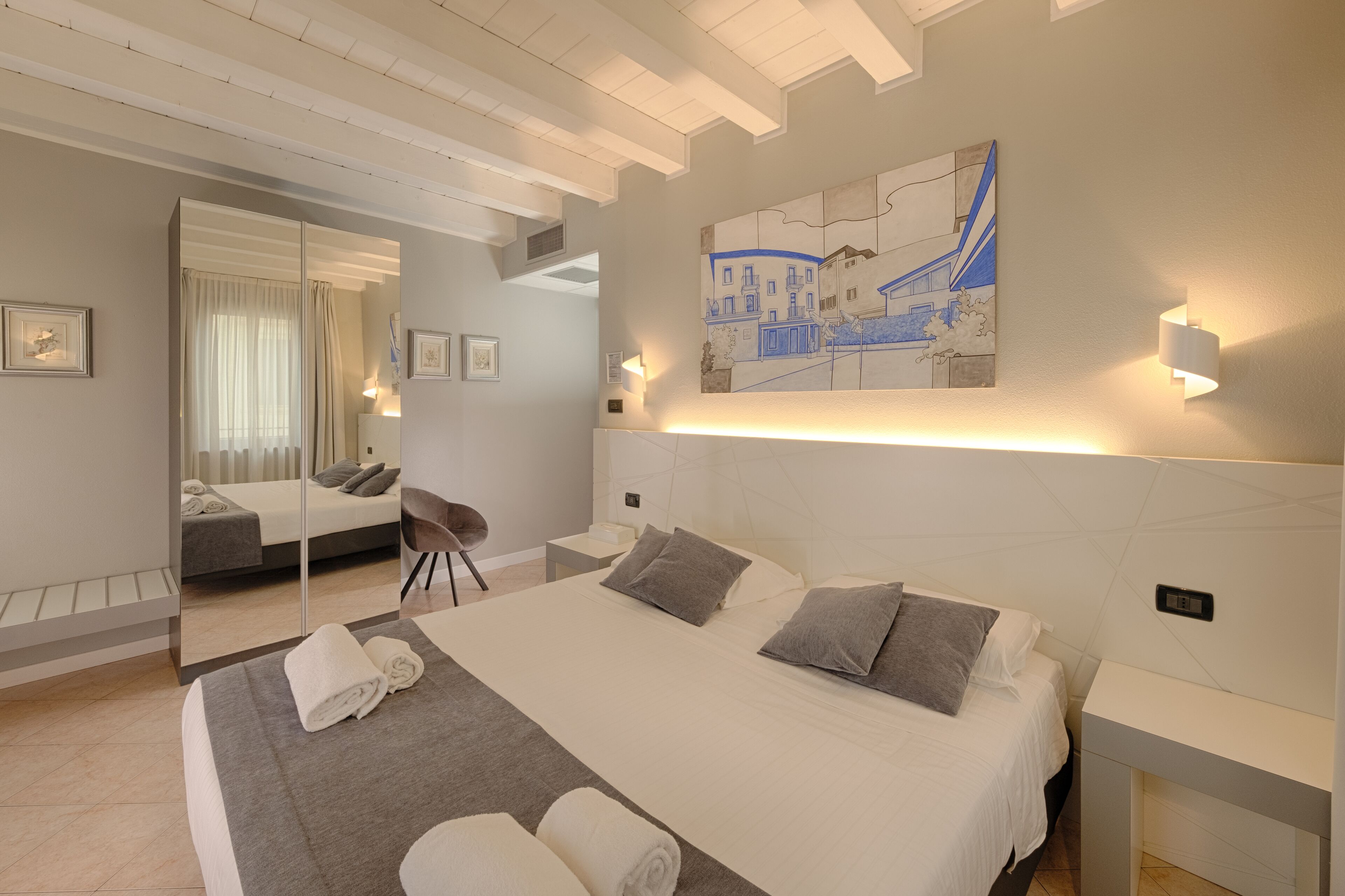 double room with extra bed | 1 bedroom, in-room safe, desk, blackout curtains