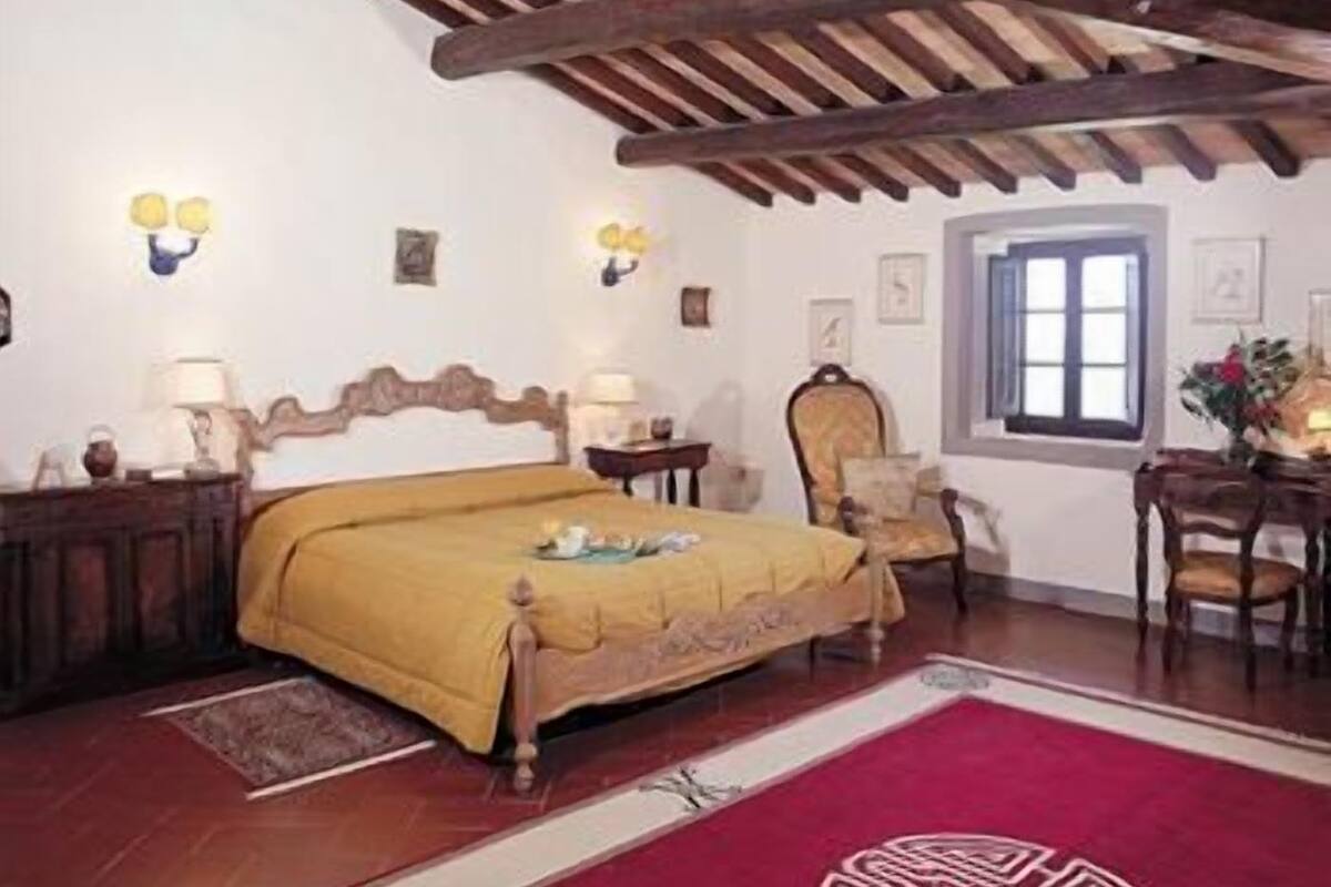 Minibar, desk, rollaway beds, free WiFi
