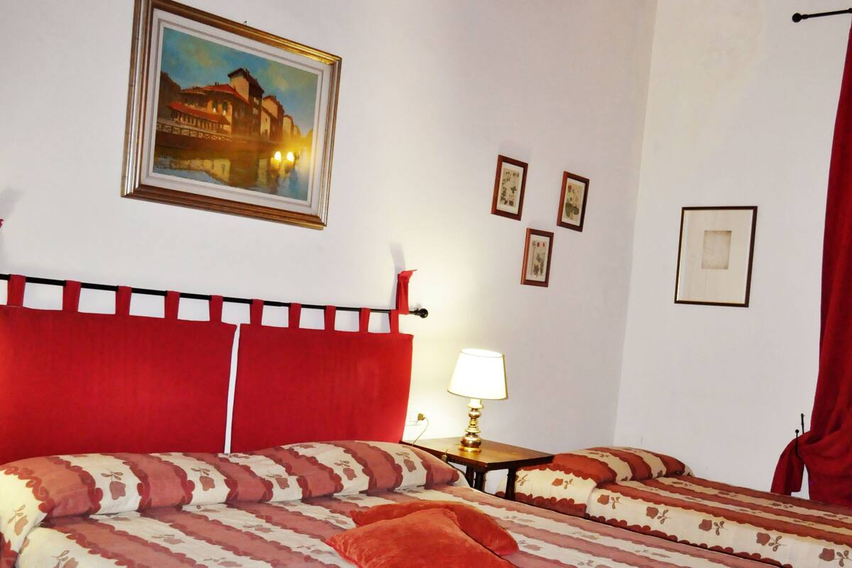 Minibar, desk, rollaway beds, free WiFi