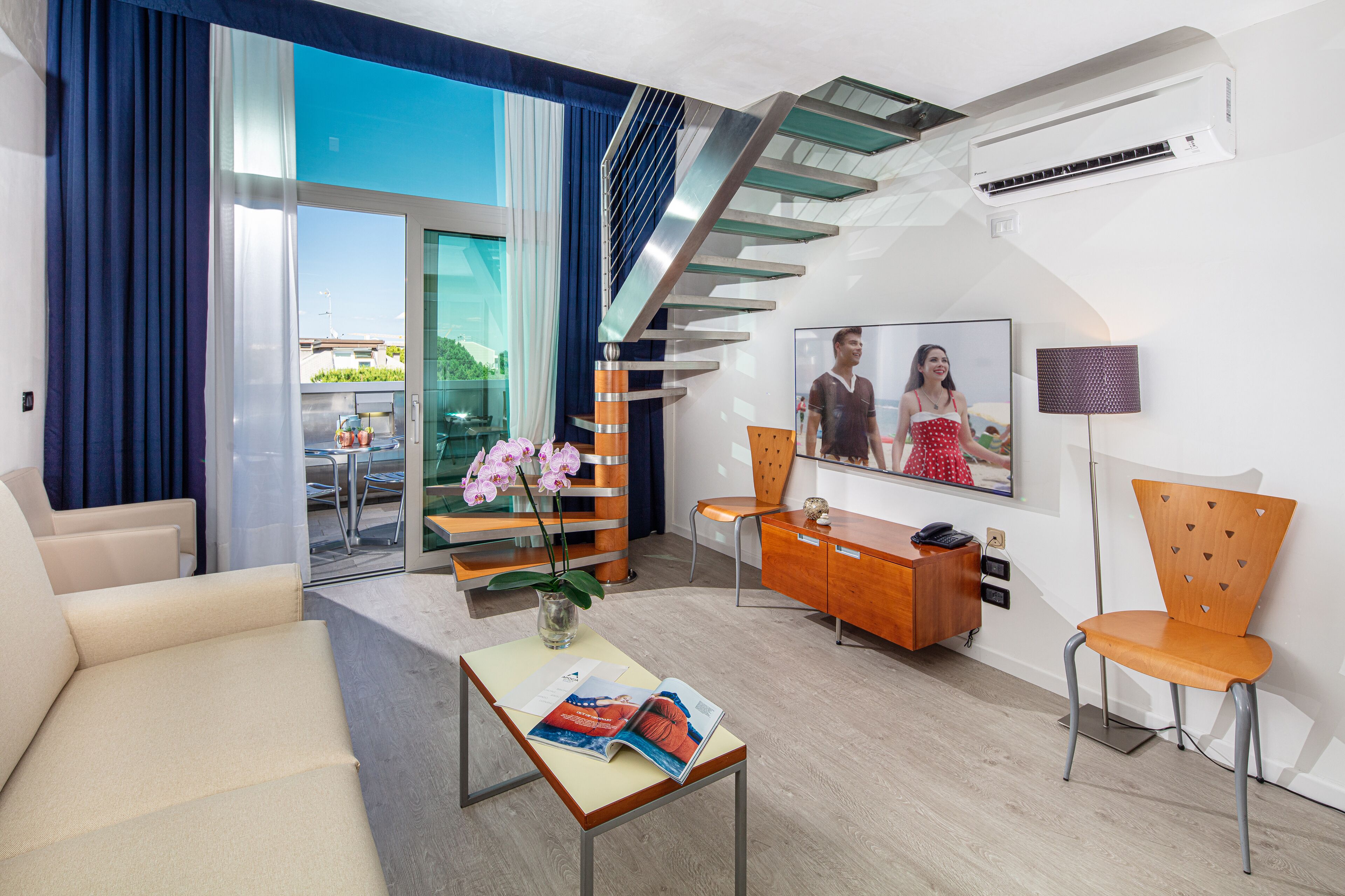 quadruple room | minibar, in-room safe, desk, free wifi