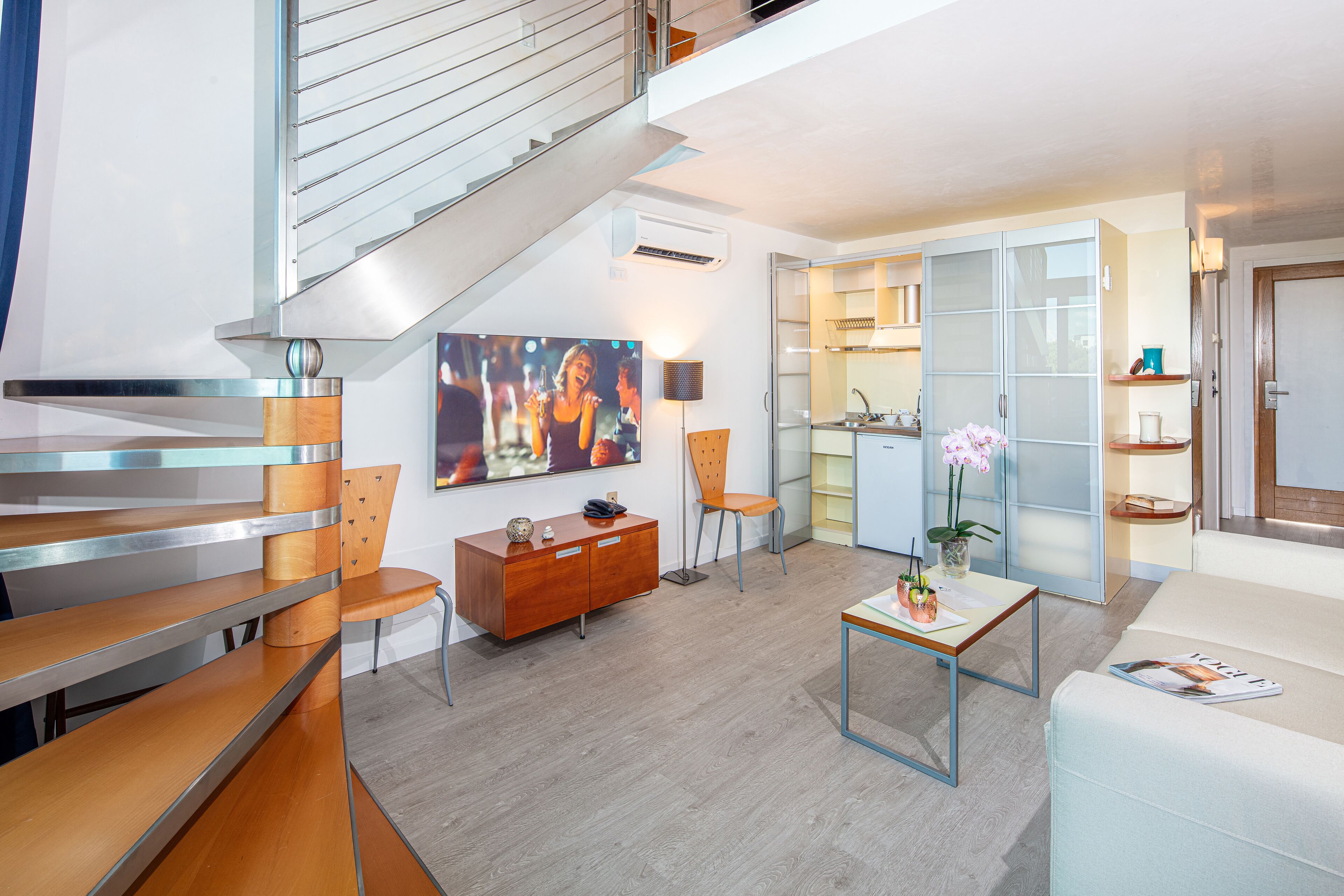 quadruple room | minibar, in-room safe, desk, free wifi