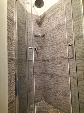 Basic Double Room, Private Bathroom | Bathroom - Hotel Camilla Guelfa (Florence)