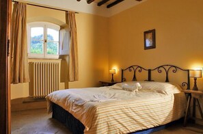 Free cots/infant beds, free WiFi, bed sheets - Re Artù Assisi Country Lifestyle (Assisi)