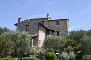 Front of property - Re Artù Assisi Country Lifestyle (Assisi)