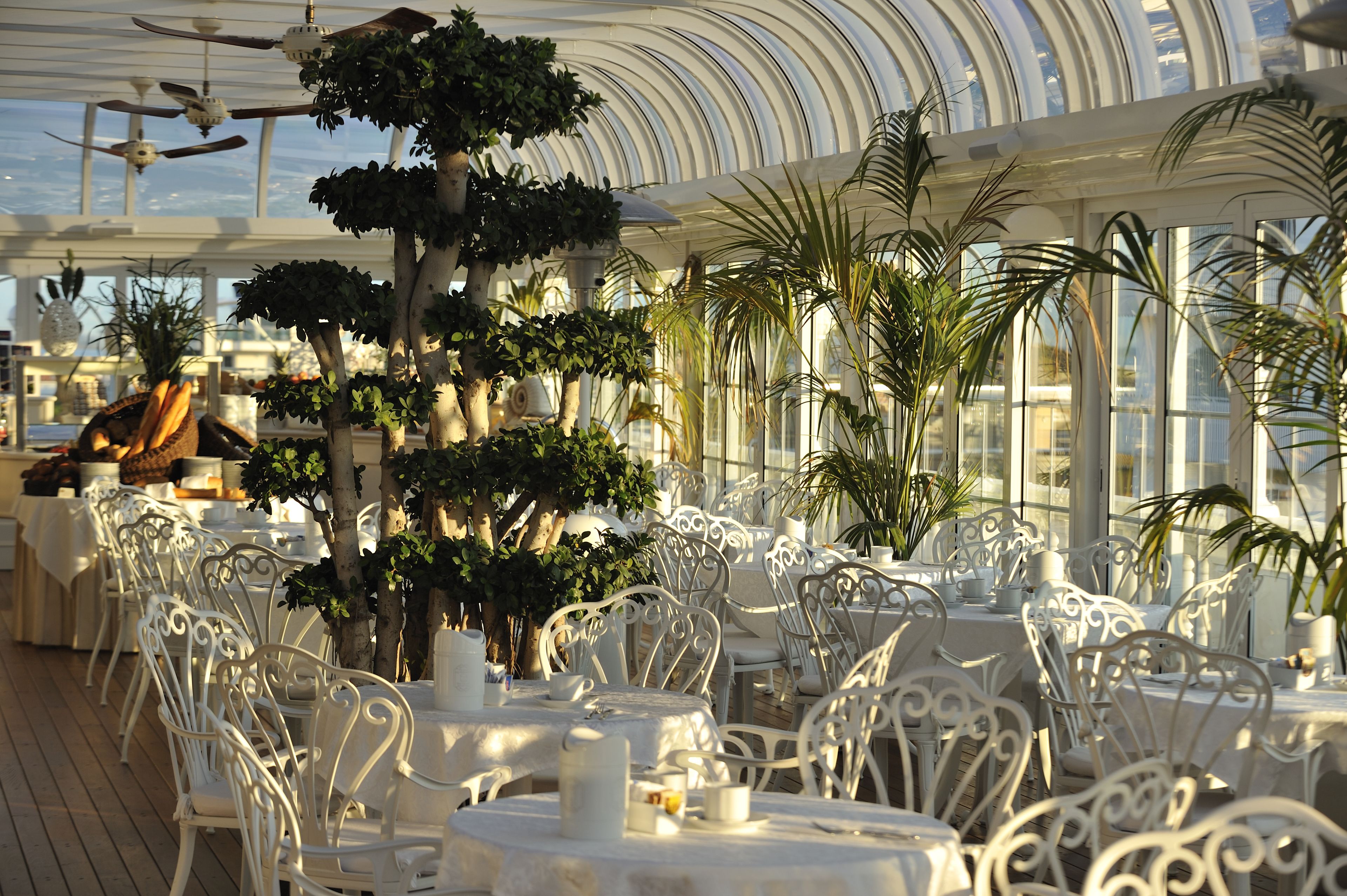 free buffet breakfast