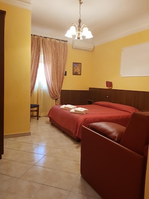 Coffres-forts dans les chambres, bureau, Wi-Fi gratuit, draps fournis