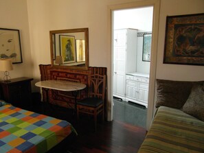 Chambre Double, salle de bains attenante