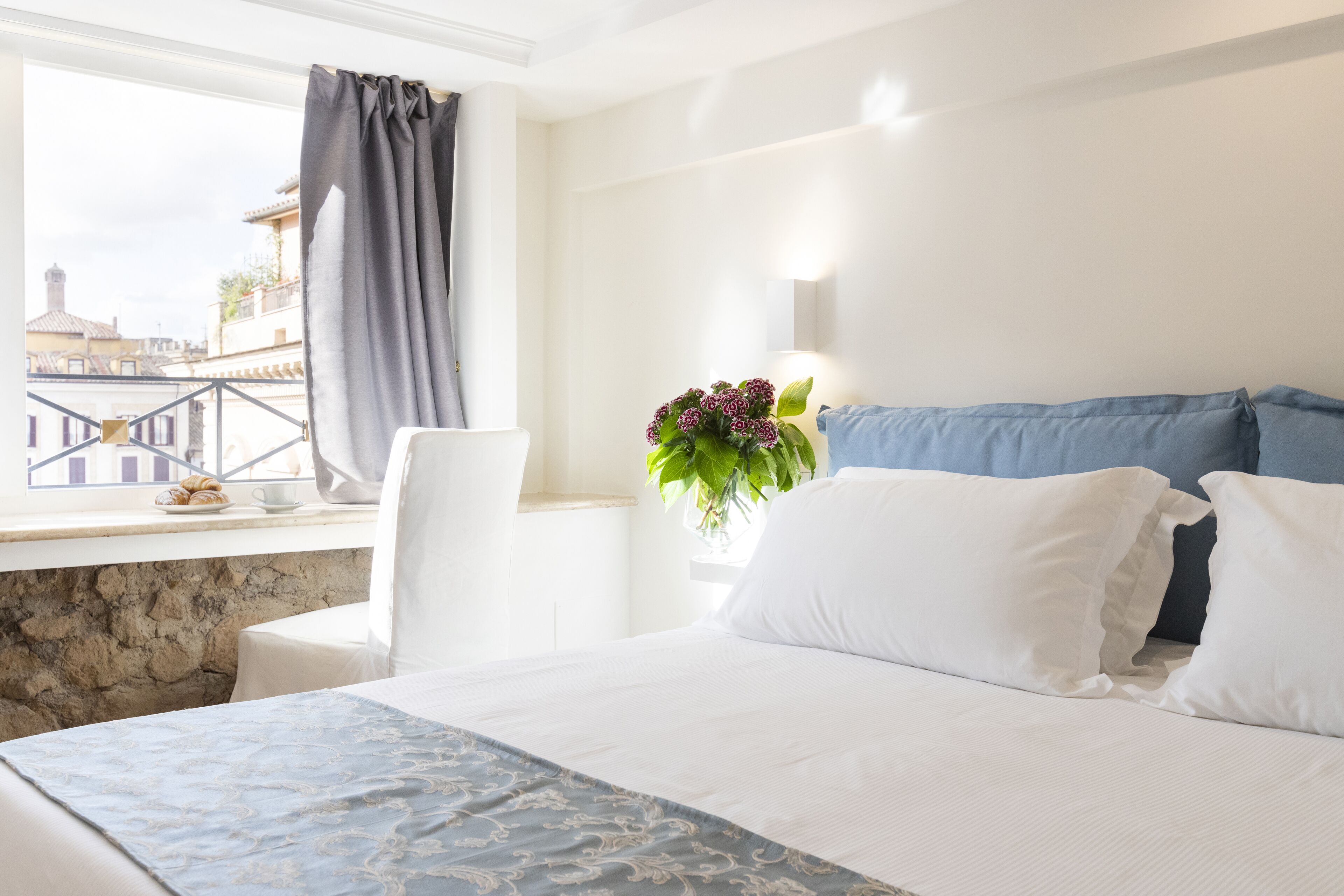 2 bedrooms, premium bedding, in-room safe, desk