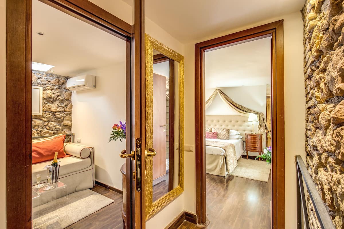 2 camere, biancheria da letto di alta qualità, una cassaforte in camera