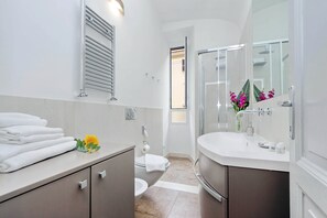 Apartment (5 pax) | Bathroom - Rome Accommodation - Vaticano (Rome)