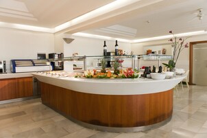 Breakfast and lunch served