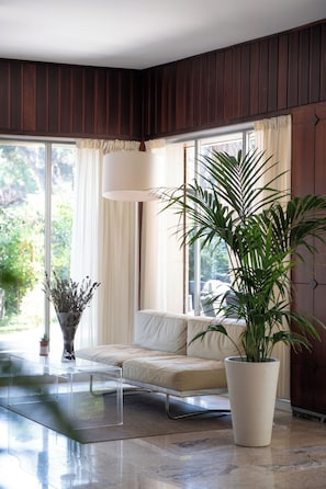 Lobby sitting area - Hotel Corallo (Ravenna)