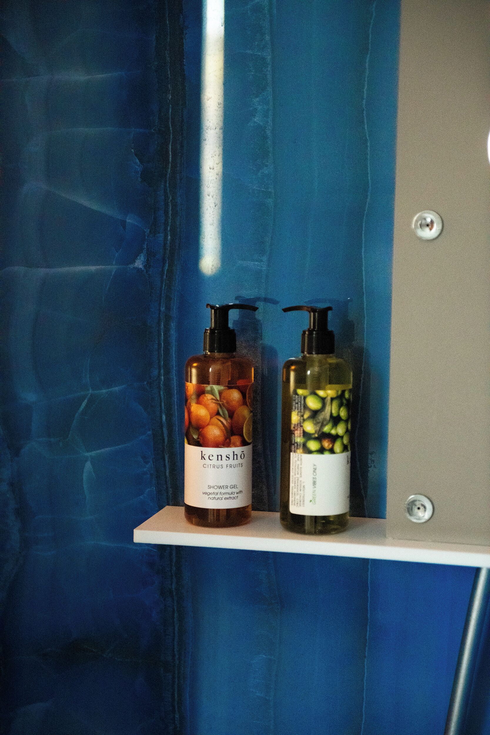 superior room | bathroom | combined shower/bathtub, free toiletries, hair dryer, slippers