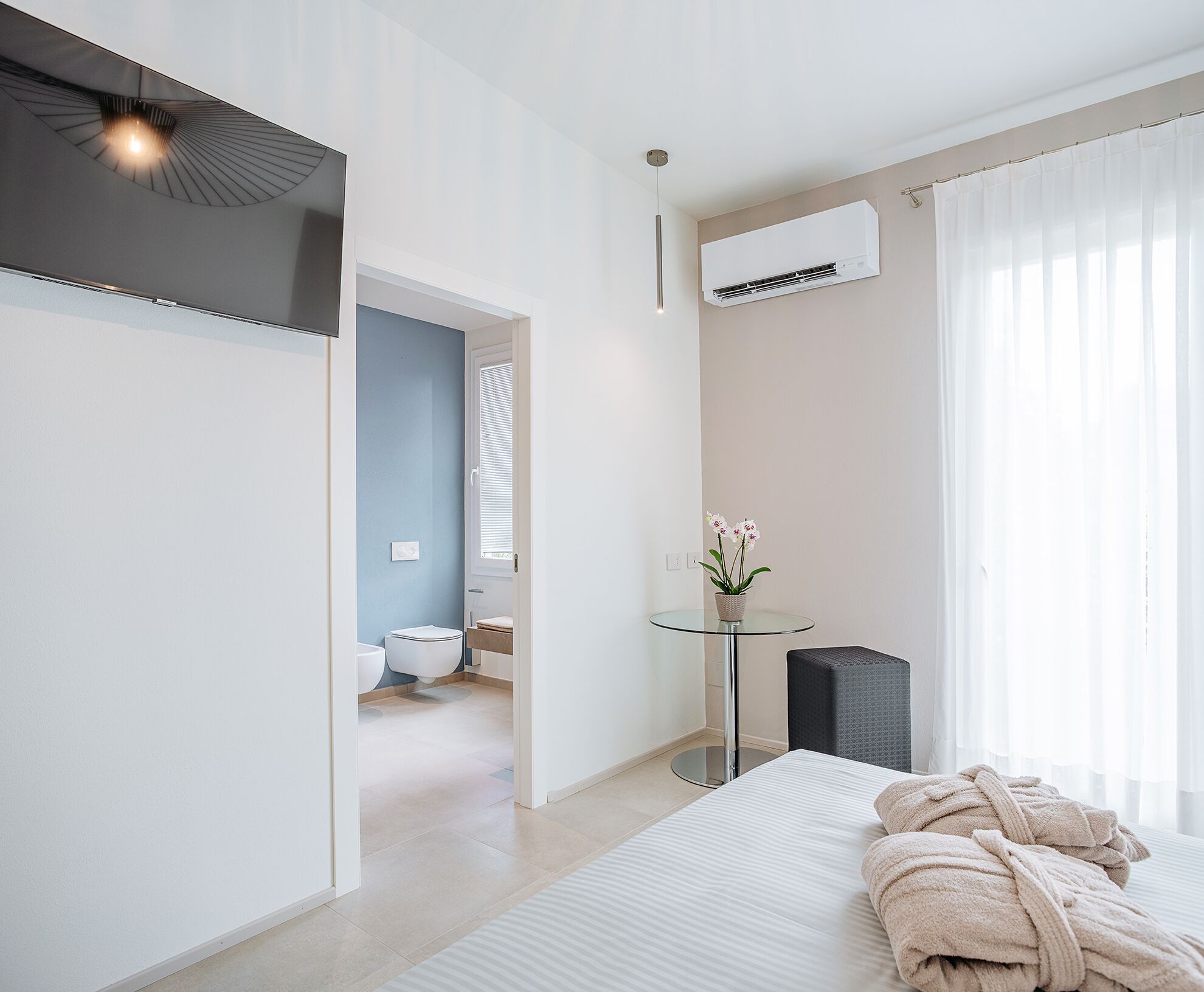 superior room | minibar, in-room safe, individually furnished, desk