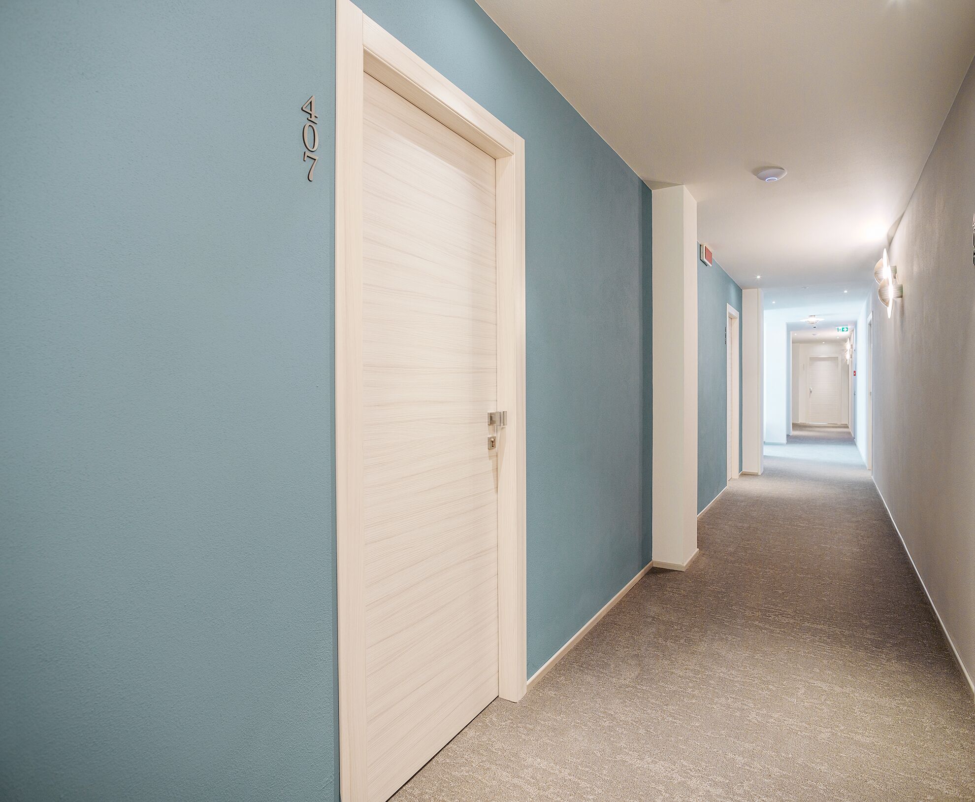 superior room | minibar, in-room safe, individually furnished, desk