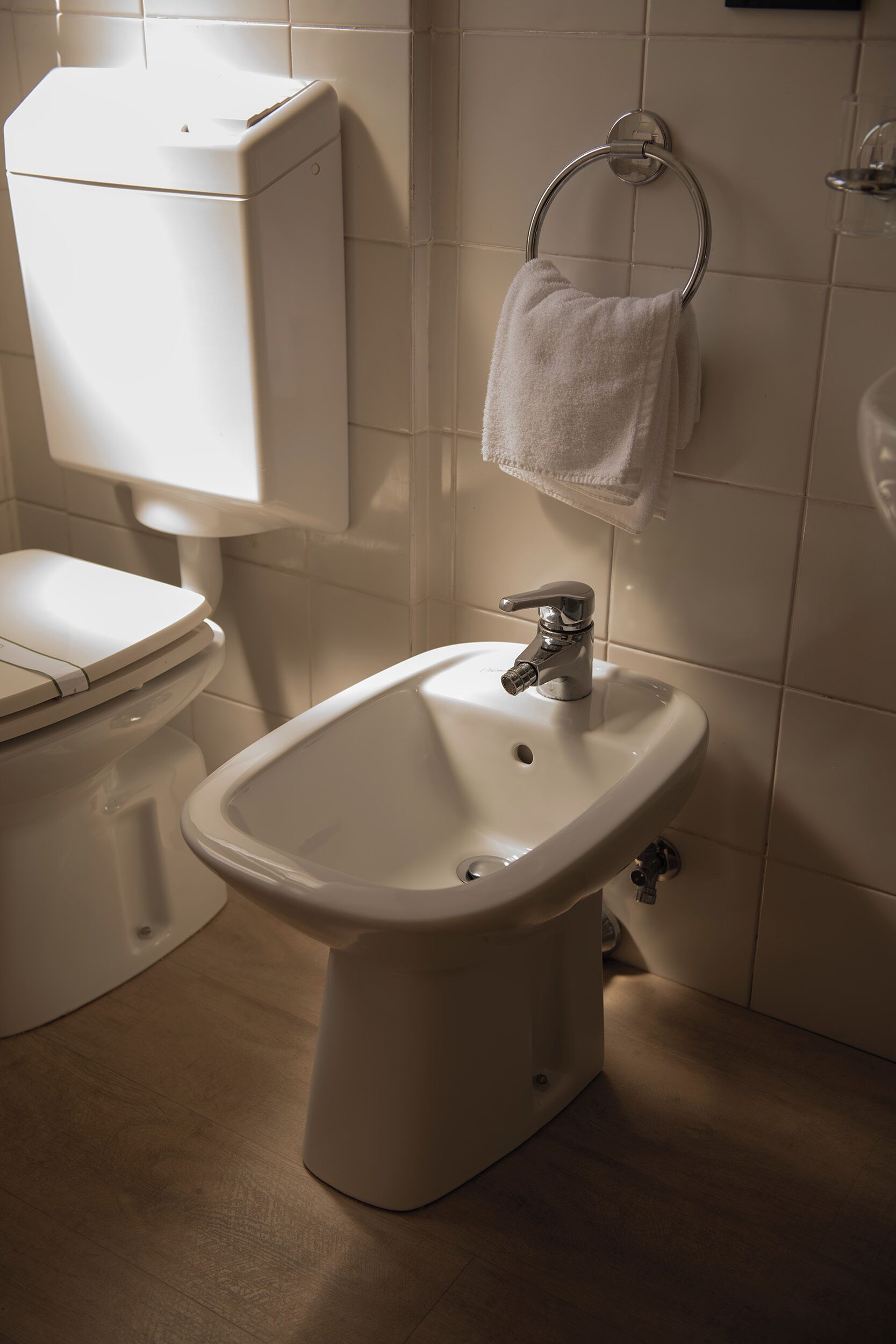 combined shower/bathtub, free toiletries, hair dryer, slippers