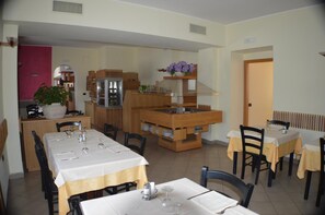 Lunsj og middag serveres, italienske retter