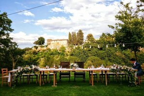 Lunch and dinner served, local cuisine