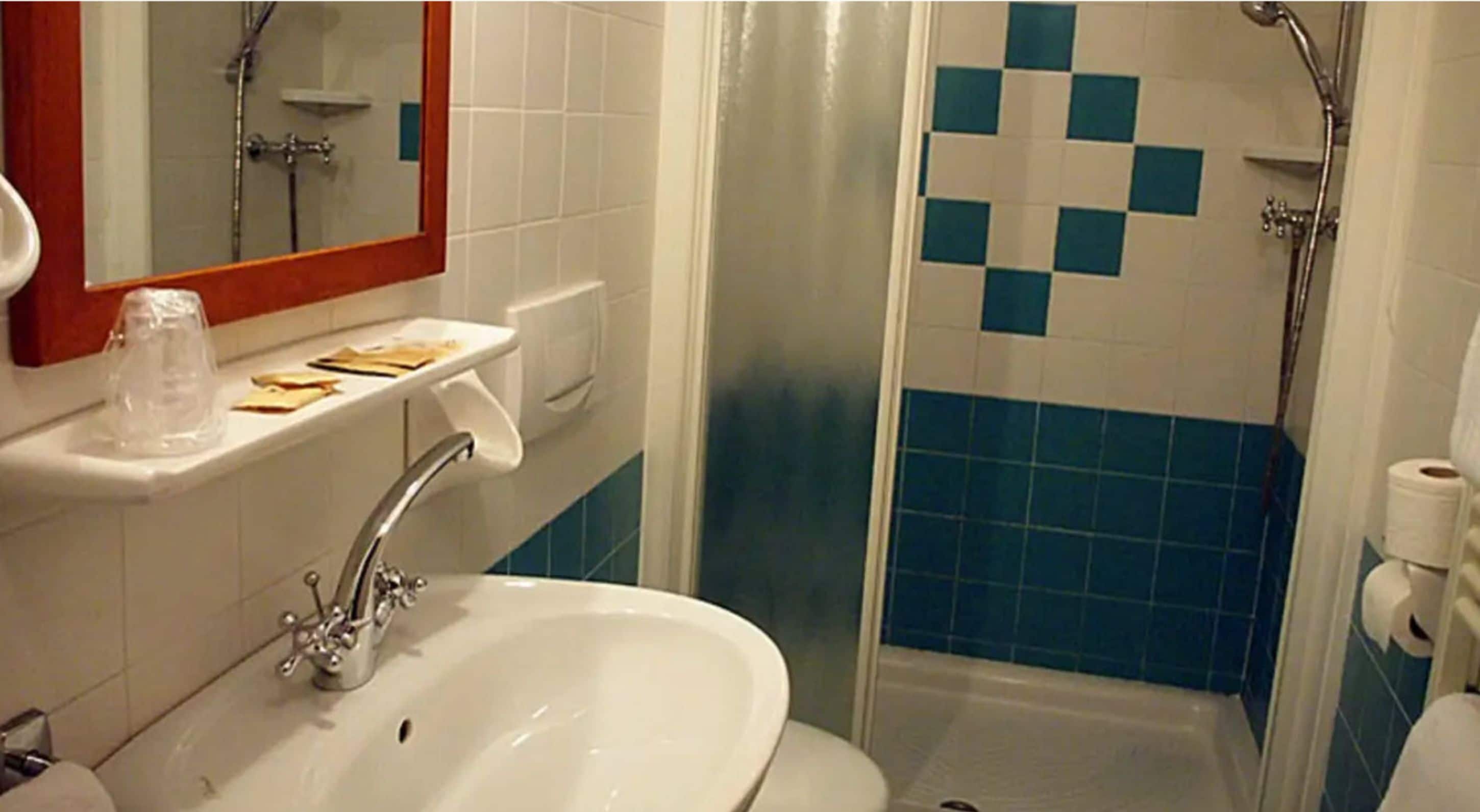 single room, mountainside (with balcony) | bathroom | shower, rainfall showerhead, free toiletries, hair dryer