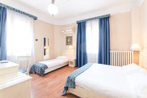 Quadruple Room | View from room - Hotel Centrale Bologna (Bologna)