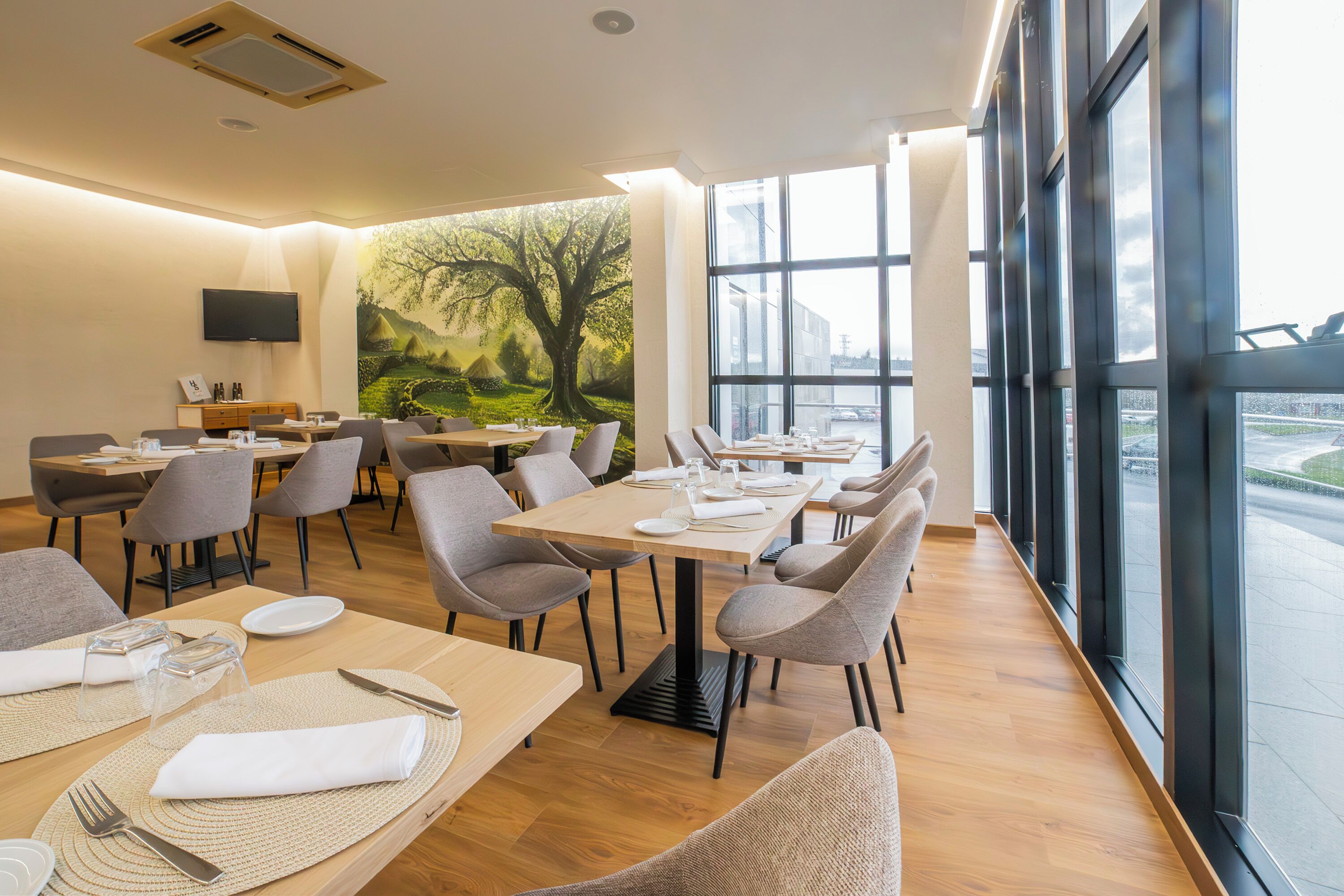 lunch and dinner served, local cuisine