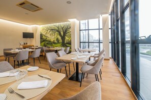 Lunch and dinner served  - Hotel Auditorio Santiago & SPA (Lugo)