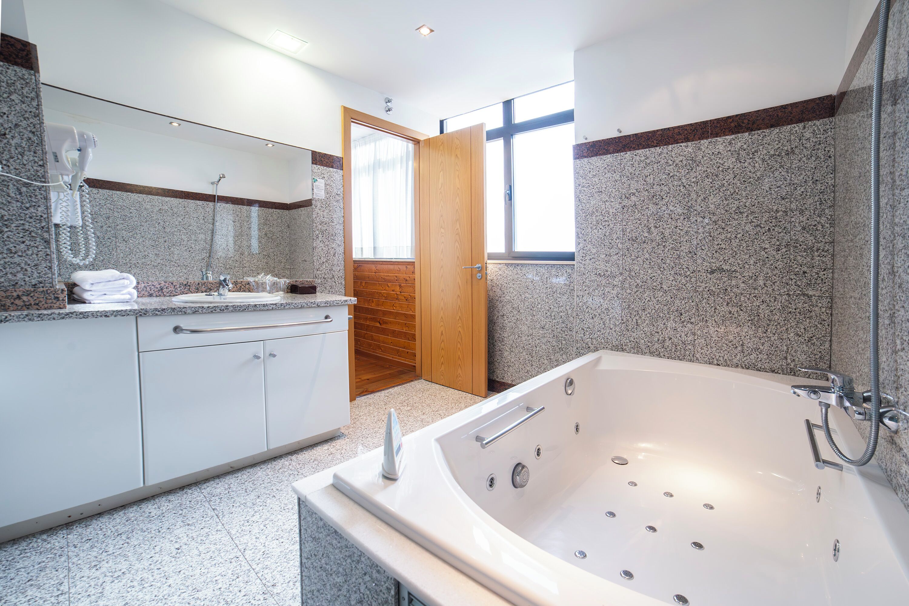 studio suite | private spa tub